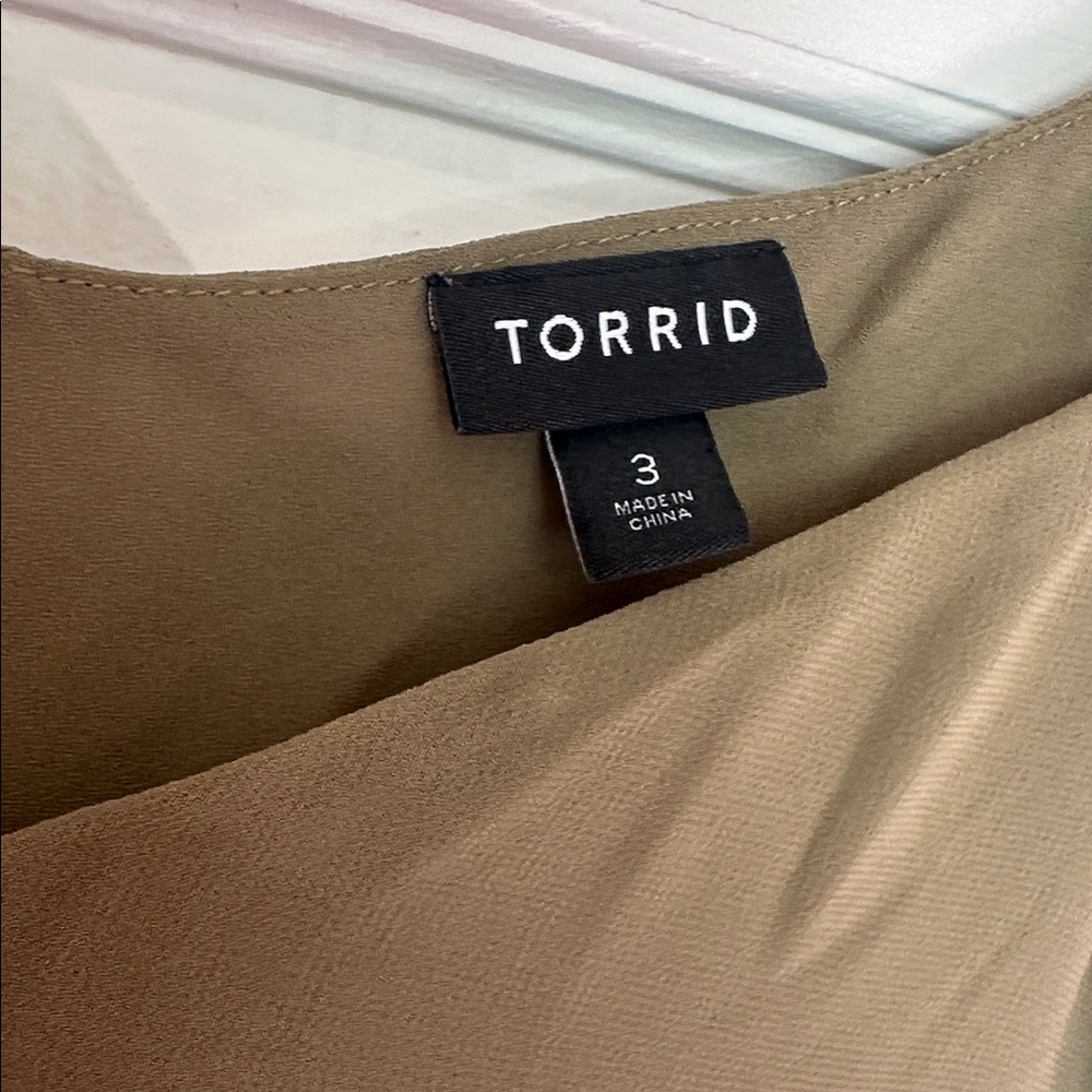 Torrid Size 3 / 3x Olive Green Layered Chiffon Zip-Front - Picture 3 of 7